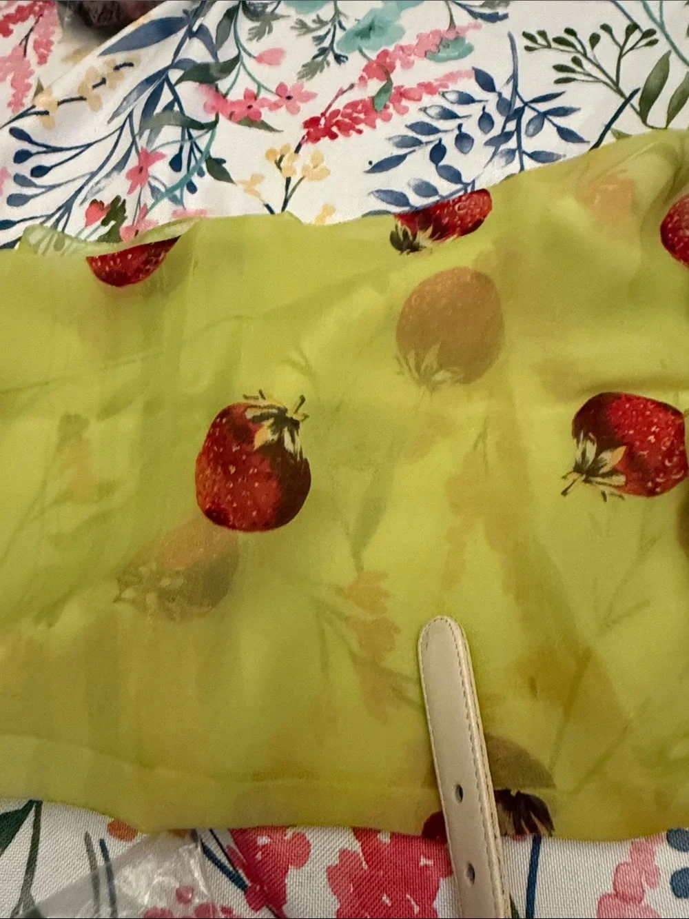 Vintage Echo Strawberry Print Scarf - Lime Green and Red ~ 100 💯 Silk 18 🍓